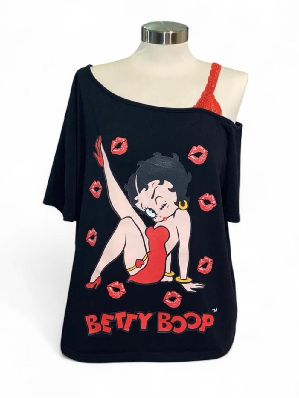 ROMWE Black Off-Shoulder Betty Boop Tee with Red Graphic